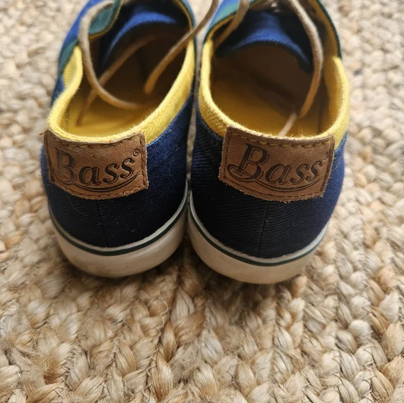 Snickers - Picture 2 of 5